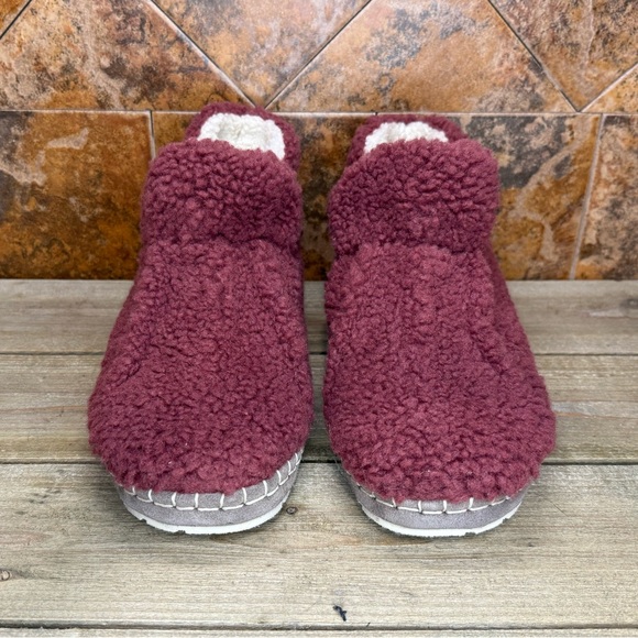 LL Bean Slippers - Picture 3 of 7